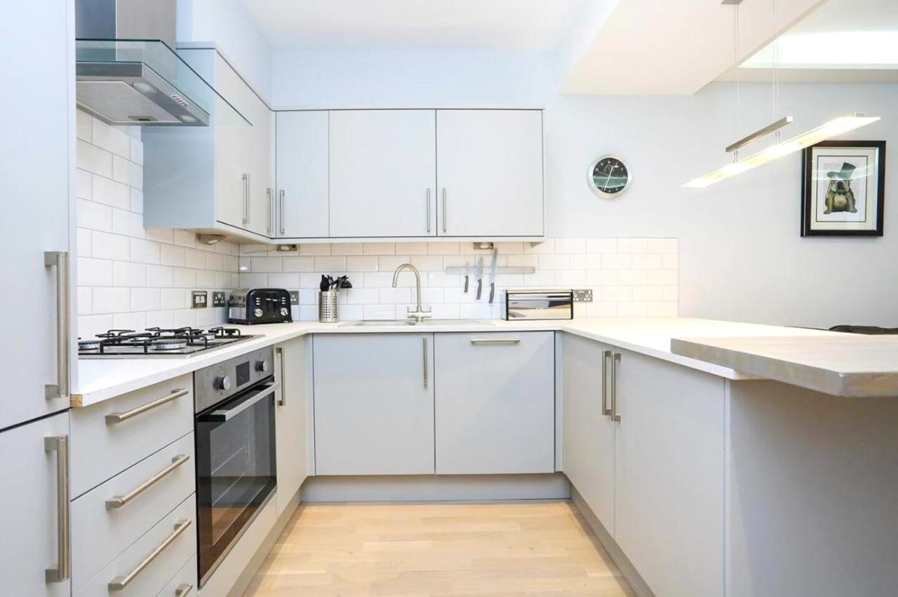 Ultra Modern, Stylish Apartment Next To Princes St EDI Exterior foto