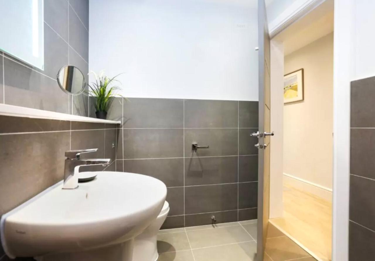 Ultra Modern, Stylish Apartment Next To Princes St EDI Exterior foto